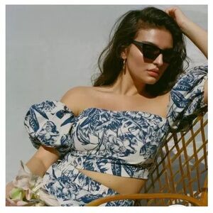 NWOT, Abercrombie & Fitch, blue and white poplin crop top, ruched back, small